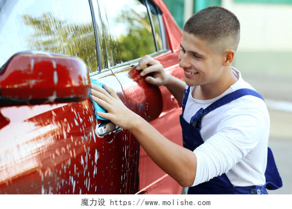 洗车的人擦车的人清洗汽车清洗轿车